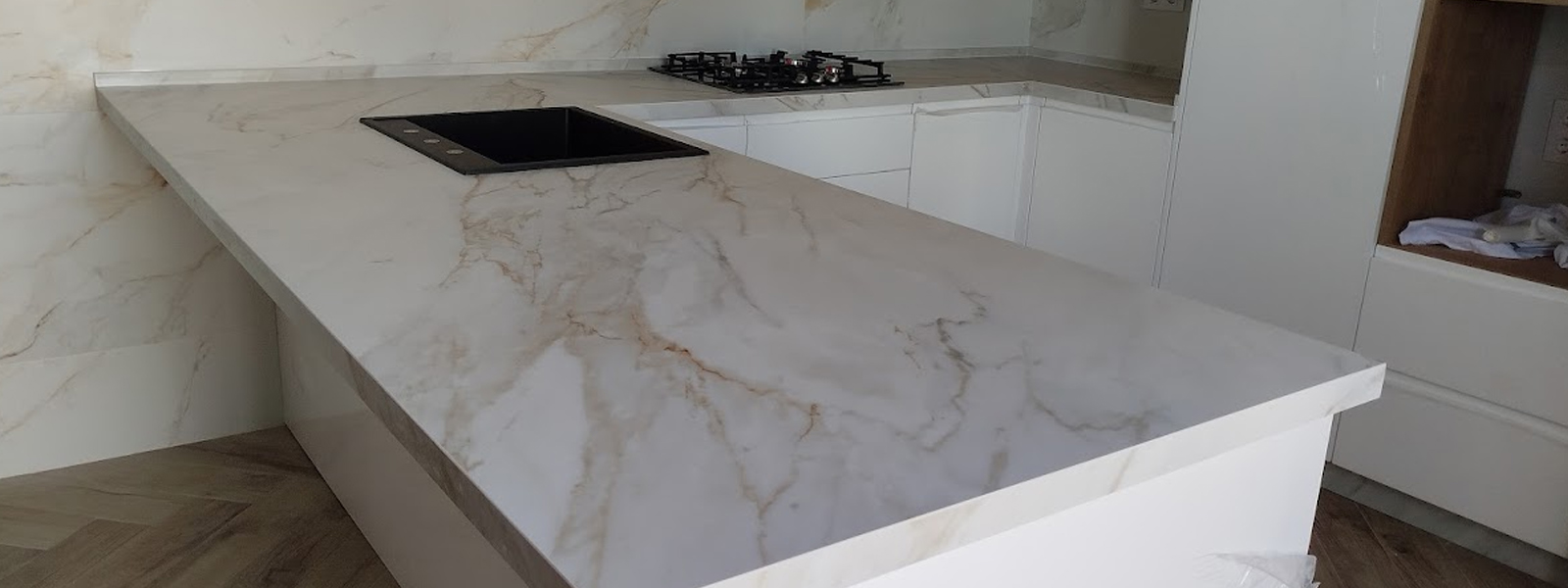 Encimera de cocina en porcelánico blanco